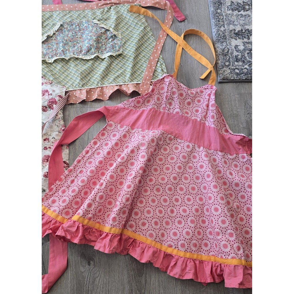 Lot of 5 Womans Aprons Half & Bib ~ Floral Scalloped  Ruffle Feminine Designs - Picture 2 of 12